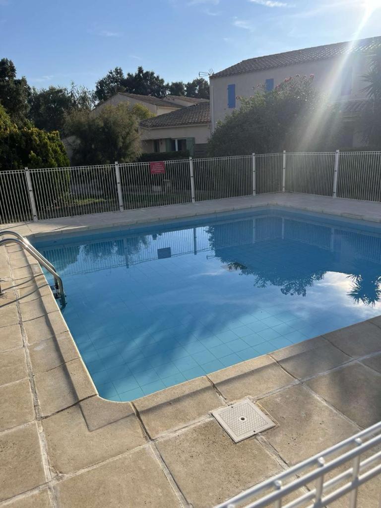 Appartement T2, 4 Personnes, Climatise, Avec Piscine, Village De La Mer La Londe-les-Maures Exterior foto